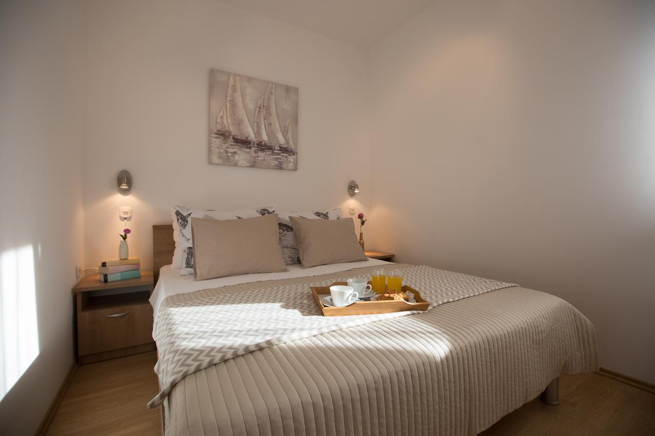 Maiv Residence - Family & Designer Suites Рогозница Экстерьер фото