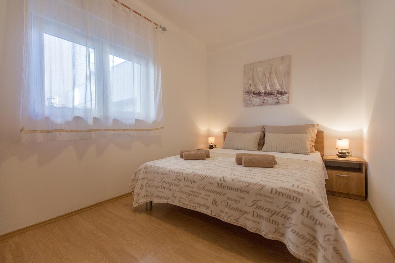 Maiv Residence - Family & Designer Suites Рогозница Экстерьер фото